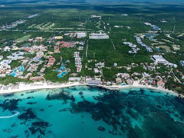 Exelente terreno para inertir con Beach Club Privado y amenidades de lujo del lado del Mar