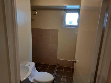 1 BR unit in Avida Turf BGC with Parking for Sale!