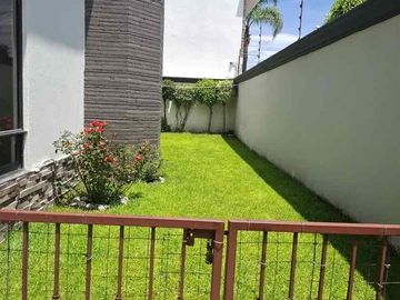 INCREÍBLE CASA EN VENTA EN ESTRELLAS DEL SUR, EN ESQUINA, 4 RECÁMARAS TODAS CON BAÑO COMPLETO, GARAJE 3 COCHES, PUEBLA