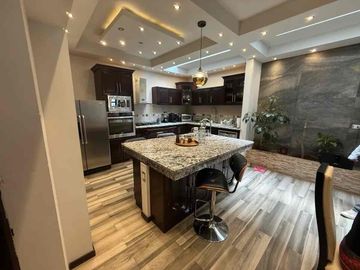 INCREÍBLE CASA EN VENTA EN ESTRELLAS DEL SUR, EN ESQUINA, 4 RECÁMARAS TODAS CON BAÑO COMPLETO, GARAJE 3 COCHES, PUEBLA
