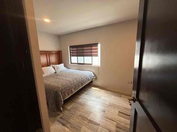 INCREÍBLE CASA EN VENTA EN ESTRELLAS DEL SUR, EN ESQUINA, 4 RECÁMARAS TODAS CON BAÑO COMPLETO, GARAJE 3 COCHES, PUEBLA