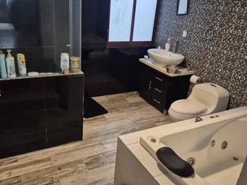 INCREÍBLE CASA EN VENTA EN ESTRELLAS DEL SUR, EN ESQUINA, 4 RECÁMARAS TODAS CON BAÑO COMPLETO, GARAJE 3 COCHES, PUEBLA
