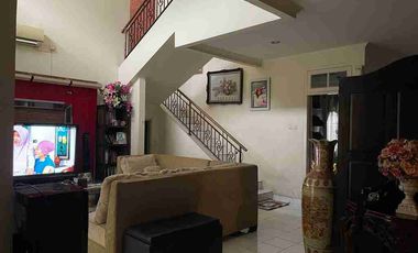 Hot listing...Jual cepat rumah di boulevard  kota wisata