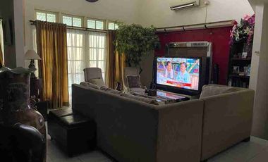 Hot listing...Jual cepat rumah di boulevard  kota wisata