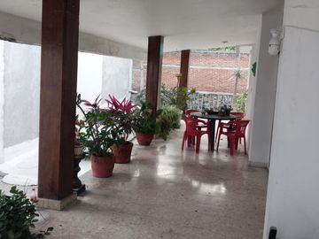 SE VENDE CASA SOLA UN NIVEL MUY CENTRICA IDEAL, PARA ASILO, ESCUELA, OFICINAS, SPA, ETC, COLONIA CANTARRANAS, CUERNAVACA