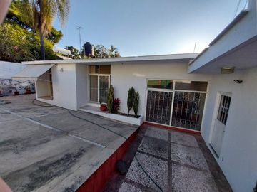 SE VENDE CASA SOLA UN NIVEL MUY CENTRICA IDEAL, PARA ASILO, ESCUELA, OFICINAS, SPA, ETC, COLONIA CANTARRANAS, CUERNAVACA