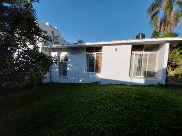 SE VENDE CASA SOLA UN NIVEL MUY CENTRICA IDEAL, PARA ASILO, ESCUELA, OFICINAS, SPA, ETC, COLONIA CANTARRANAS, CUERNAVACA