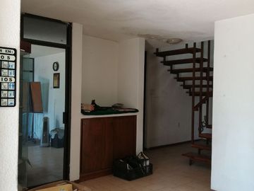 SE VENDE CASA SOLA IDEAL PARA OFICINAS, SPA, HOTEL, ESCUELA, LOMAS DE CORTES $6,000,000