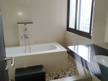 LT 180 RUMAH MEWAH PERUMAHAN HYARTA RESIDENCE JL PALAGAN KM 7 DEKAT UGM, PAKUWON MALL, JCM, RINGROAD, TOL JOGJA SOLO BAWEN, BALE HINGGIL, GREEN HILLS