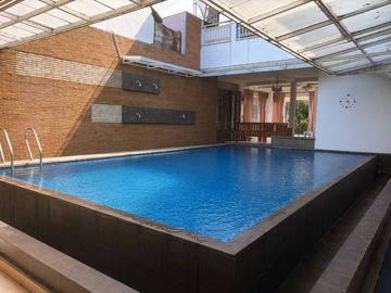 Dijual Rumah Besar 2 Lantai Ada Swimming Pool Lokasi Strategis Dekat Aeon Mall Tanjung Barat di Jaksel Rn 18326