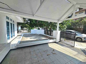 rumah hook di bulevar hijau harapan insah bekasi