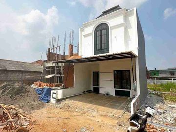 Rumah American Clasic di Susukan Ciracas Jakarta Timur