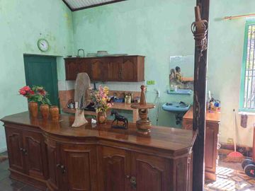 dijual rumah klasik bonus full furnish dibarat smpn 1 srandakan