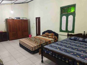 dijual rumah klasik bonus full furnish dibarat smpn 1 srandakan