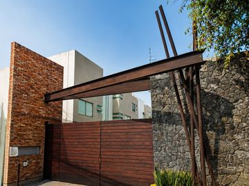 Casa En Condominio En Renta, 314m2 Construcción, 3 Autos, 4 Recamaras, Patio, Jardin Común, Como Nueva.
