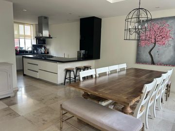 Casa En Condominio En Renta, 314m2 Construcción, 3 Autos, 4 Recamaras, Patio, Jardin Común, Como Nueva.