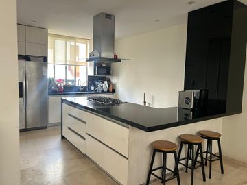 Casa En Condominio En Renta, 314m2 Construcción, 3 Autos, 4 Recamaras, Patio, Jardin Común, Como Nueva.
