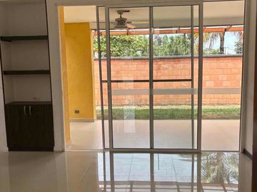 se arrienda casa de un piso de lujo