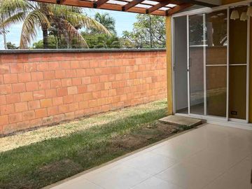 se arrienda casa de un piso de lujo