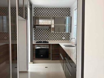 se arrienda casa de un piso de lujo