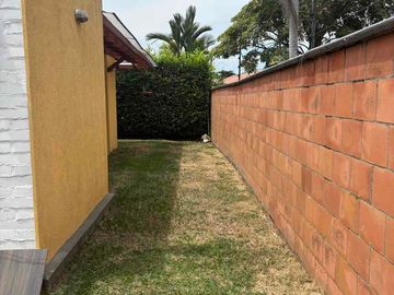 se arrienda casa de un piso de lujo