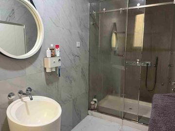 Super Canggih! Jual Rumah 3 Lantai Taman Ratu, Jakarta Barat