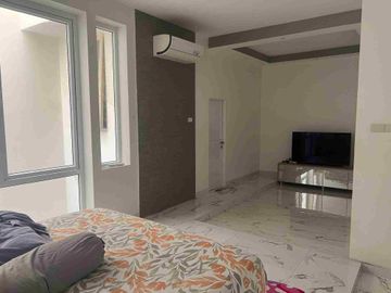 Super Canggih! Jual Rumah 3 Lantai Taman Ratu, Jakarta Barat