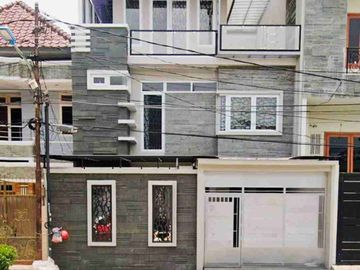 Super Canggih! Jual Rumah 3 Lantai Taman Ratu, Jakarta Barat
