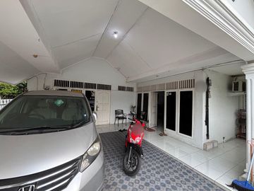 Rumah Minimalis Rapi Siap Huni Posisi Hook di Perumahan Bintara 3 Bekasi Barat