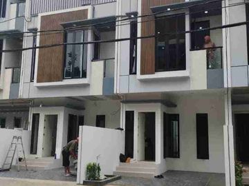 DI JUAL RUMAH 2 LANTAI MURAH LEGALITAS SHM DI TANJUNG BARAT PASAR MINGGU JAKARTA SELATAN