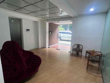 Office di jalan utama area menteng Jakarta pusat
