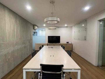 Office di jalan utama area menteng Jakarta pusat