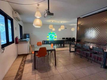 Office di jalan utama area menteng Jakarta pusat