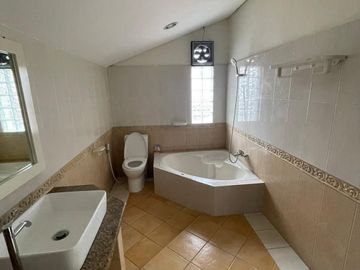 Rumah mewah 2 Lt TERMURAH Jl. Malang, Menteng, Jakarta Pusat