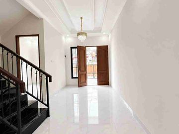 Rumah American Classic Strategis & Elegan di Pondok Gede, Kota Bekasi
Dekat Stasiun LRT