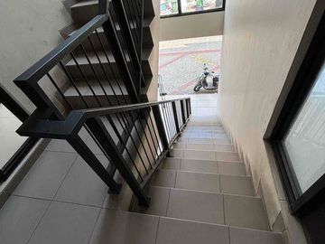 Disewakan Green Royal Condo House posisi di Lantai 2 ya !! Type 2 Br 5 x 10 m2 ada luas 50 m2 ada 2 kt 1 km unfurnished Siap huni!! Ayo survey yuk! nego yuk!