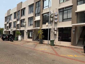 Disewakan Green Royal Condo House posisi di Lantai 2 ya !! Type 2 Br 5 x 10 m2 ada luas 50 m2 ada 2 kt 1 km unfurnished Siap huni!! Ayo survey yuk! nego yuk!