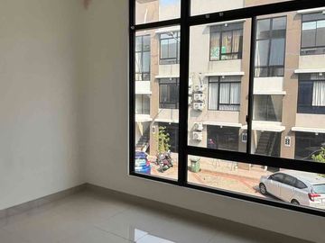 Disewakan Green Royal Condo House posisi di Lantai 2 ya !! Type 2 Br 5 x 10 m2 ada luas 50 m2 ada 2 kt 1 km unfurnished Siap huni!! Ayo survey yuk! nego yuk!