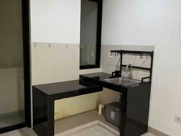 Disewakan Green Royal Condo House posisi di Lantai 2 ya !! Type 2 Br 5 x 10 m2 ada luas 50 m2 ada 2 kt 1 km unfurnished Siap huni!! Ayo survey yuk! nego yuk!