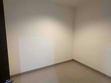 Disewakan Green Royal Condo House posisi di Lantai 2 ya !! Type 2 Br 5 x 10 m2 ada luas 50 m2 ada 2 kt 1 km unfurnished Siap huni!! Ayo survey yuk! nego yuk!