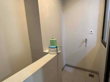 Disewakan Green Royal Condo House posisi di Lantai 2 ya !! Type 2 Br 5 x 10 m2 ada luas 50 m2 ada 2 kt 1 km unfurnished Siap huni!! Ayo survey yuk! nego yuk!