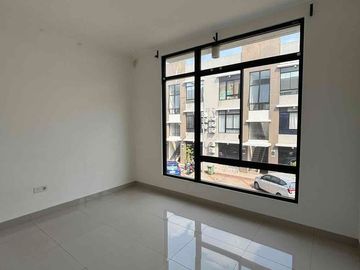 Disewakan Green Royal Condo House posisi di Lantai 2 ya !! Type 2 Br 5 x 10 m2 ada luas 50 m2 ada 2 kt 1 km unfurnished Siap huni!! Ayo survey yuk! nego yuk!