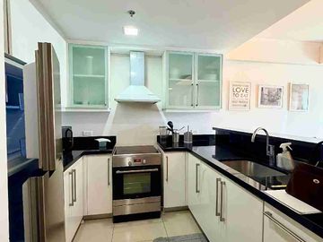 Fully Furnished 1 Bedroom Unit w/ Parking in Park Point Residences beside Ayala Mall Center Cebu