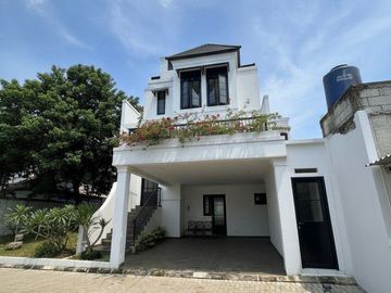 Dijual Rumah Mewah 2 Lantai Jagakarsa LT 133m² Rp2,9 M Free Biaya