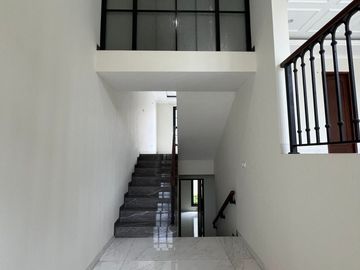 Dijual Rumah Mewah 2 Lantai Jagakarsa LT 133m² Rp2,9 M Free Biaya