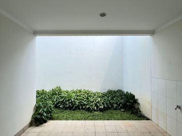 Dijual Rumah Mewah 2 Lantai Jagakarsa LT 133m² Rp2,9 M Free Biaya