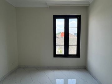 Dijual Rumah Mewah 2 Lantai Jagakarsa LT 133m² Rp2,9 M Free Biaya
