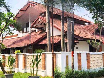 RUMAH HOEK SEMI FURNISHED DI PONDOK KELAPA, JAKARTA TIMUR