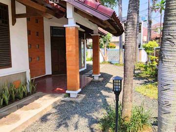 RUMAH HOEK SEMI FURNISHED DI PONDOK KELAPA, JAKARTA TIMUR
