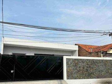 Disewakan Gudang 200 m² Pinggir Jalan Raya Tarumajaya Dekat Harapan Indah Bekasi